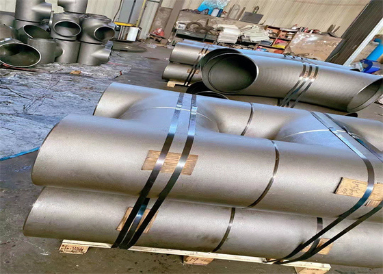 ASME B16.9 কার্বন স্টিল রিডুসিং Tee DIN 2615 বাট ওয়েল্ড অ্যান্টি রাস্ট অয়েল