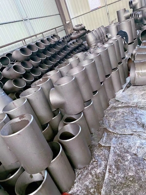 ASTM A234 স্টেইনলেস স্টিল Tee Sch40 Sch80 50mm 100mm 1000mm স্যান্ডব্লাস্টিং